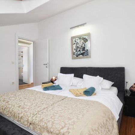 Kseni Accommodation Rovigno Esterno foto