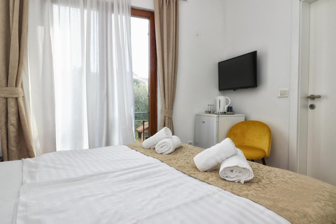 Kseni Accommodation Rovigno Esterno foto