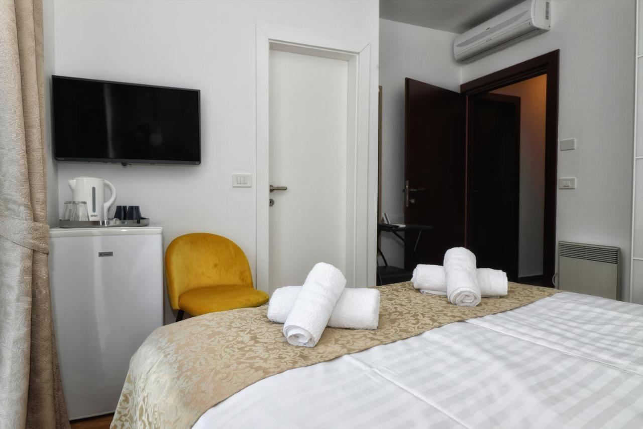 Kseni Accommodation Rovigno Esterno foto