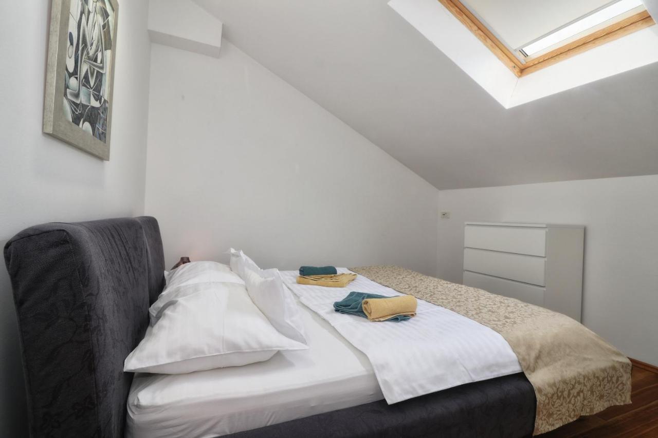 Kseni Accommodation Rovigno Esterno foto