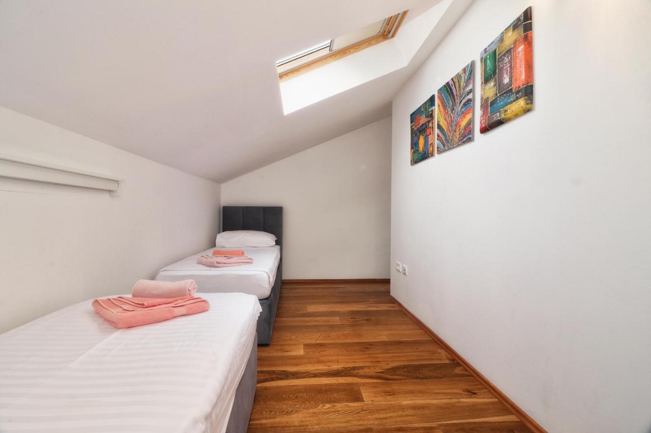 Kseni Accommodation Rovigno Esterno foto