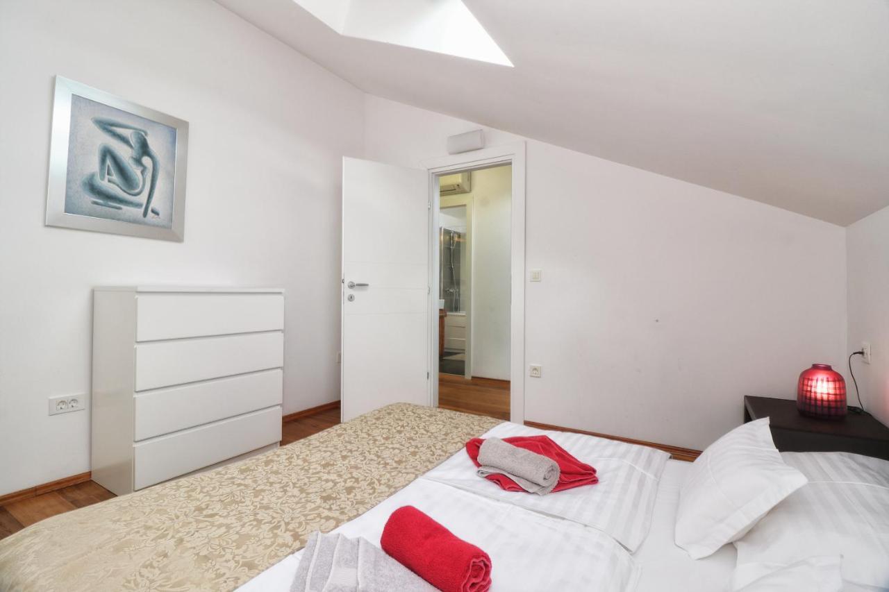 Kseni Accommodation Rovigno Esterno foto
